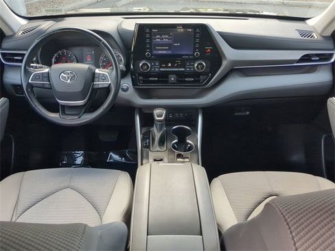 Used 2022 Toyota Highlander LE image 15