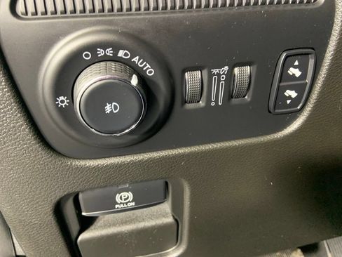 Used 2023 Jeep Wagoneer L Series III w/ Premium Group I AWD/4WD image 34