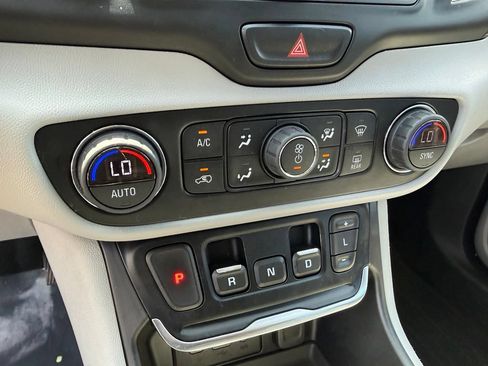Used 2019 GMC Terrain SLE w/ Driver Convenience Package AWD/4WD image 28