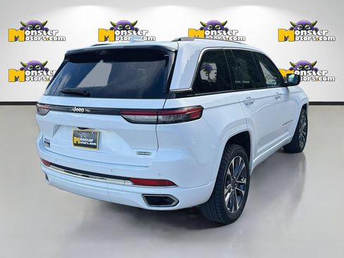 Used 2022 Jeep Grand Cherokee Overland w/ Luxury Tech Group IV AWD/4WD image 5