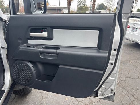 Used 2008 Toyota FJ Cruiser Base w/ Upgrade Pkg 2 image 11