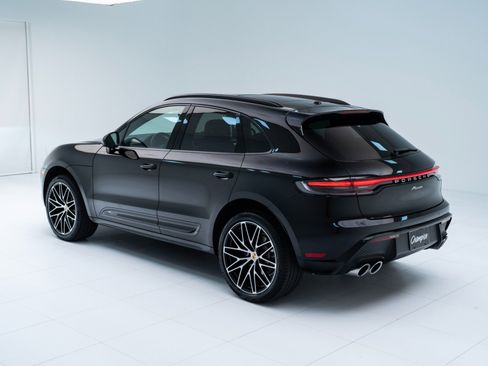 Certified 2026 Porsche Macan AWD/4WD image 3