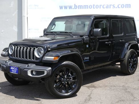 Used 2025 Jeep Wrangler Unlimited Sahara w/ Safety Group AWD/4WD image 2