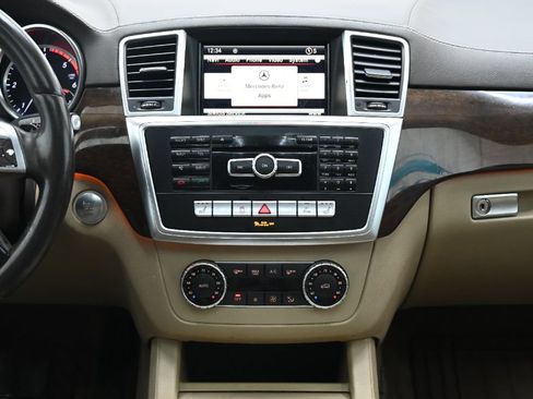 Used 2016 Mercedes-Benz GL 320 BlueTEC 4MATIC w/ Premium I Package image 27