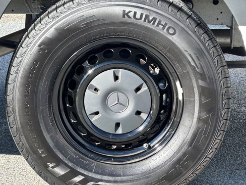 Used 2024 Mercedes-Benz Sprinter 2500 image 23