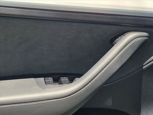 Used 2025 Tesla Model Y Long Range RWD image 2