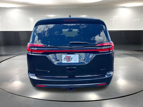 Used 2021 Chrysler Pacifica Touring-L w/ Premium & Safety Sphere Group AWD/4WD image 7