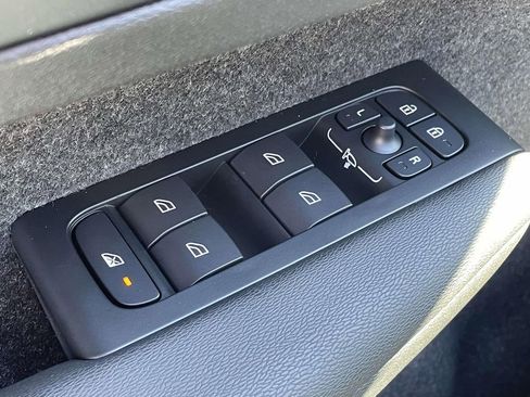 New 2026 Volvo XC40 B4 Core w/ Climate Package image 6