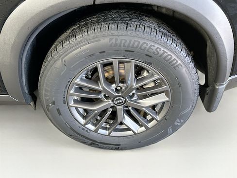 Used 2023 Nissan Rogue S image 11