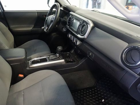 Used 2017 Toyota Tacoma SR5 image 21