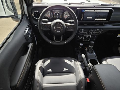 New 2026 Jeep Gladiator Sport AWD/4WD image 10