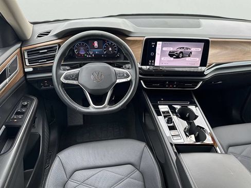 Used 2025 Volkswagen Atlas SE AWD/4WD image 23