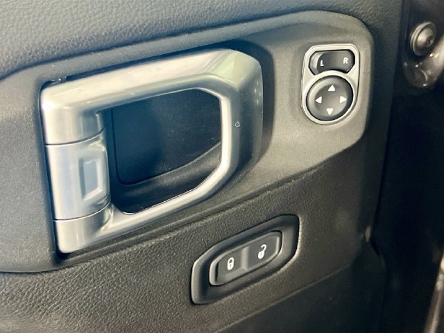Used 2021 Jeep Wrangler Unlimited Sahara AWD/4WD image 15