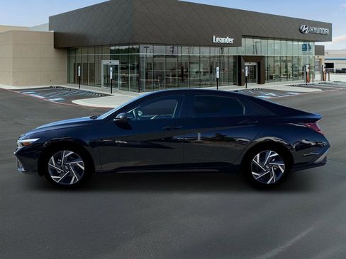 New 2025 Hyundai Elantra SEL image 3