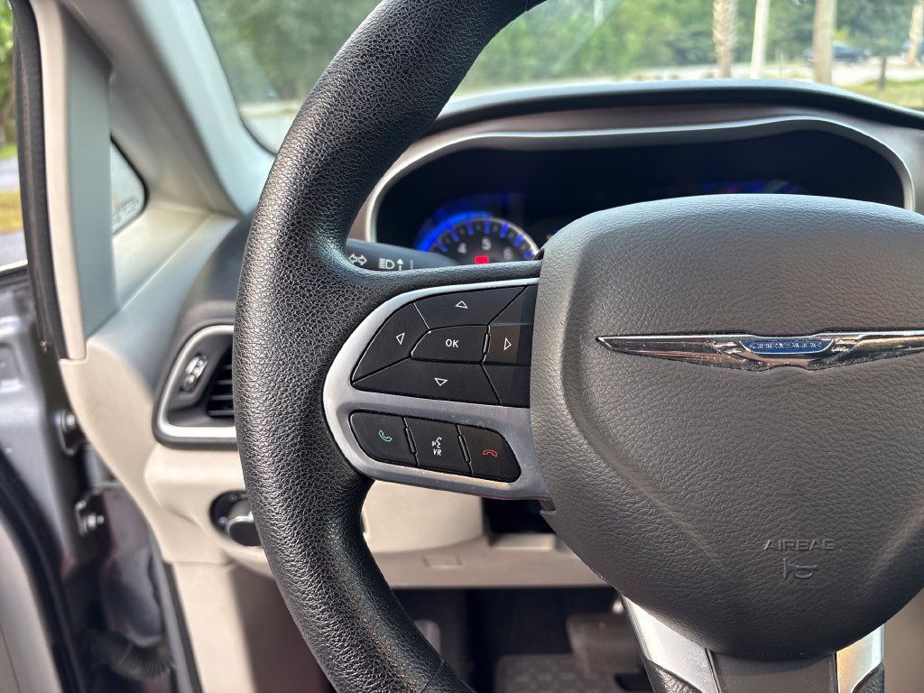 Used 2021 Chrysler Voyager LX FWD image 11