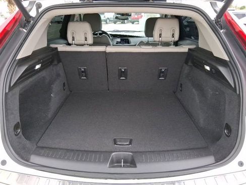 Used 2021 Cadillac XT4 Luxury w/ Driver Awareness Package image 7