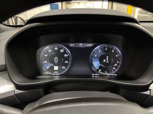 Used 2019 Volvo XC40 T4 Momentum image 28