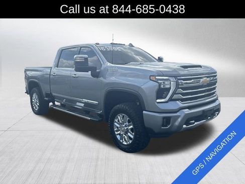 Used 2024 Chevrolet Silverado 2500 High Country w/ High Country Premium Package image 3