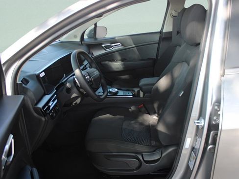 New 2026 Kia Sportage LX image 12