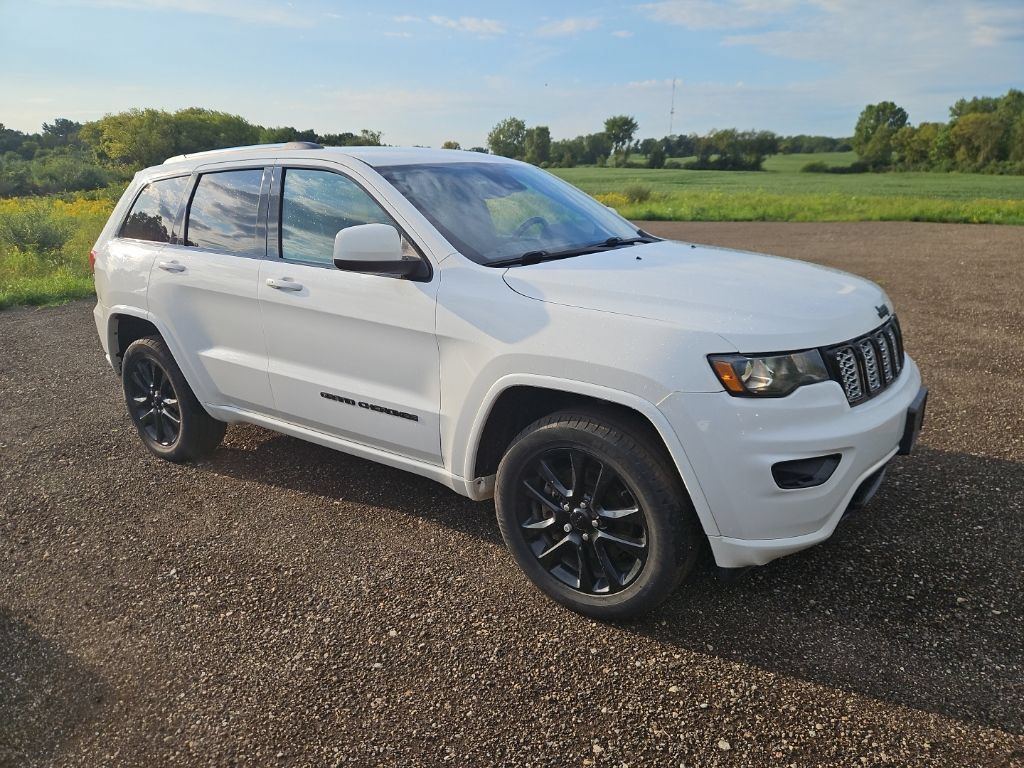 Used 2021 Jeep Grand Cherokee Altitude AWD/4WD image 3