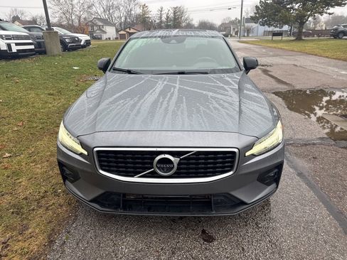 Used 2019 Volvo S60 T6 R-Design image 2