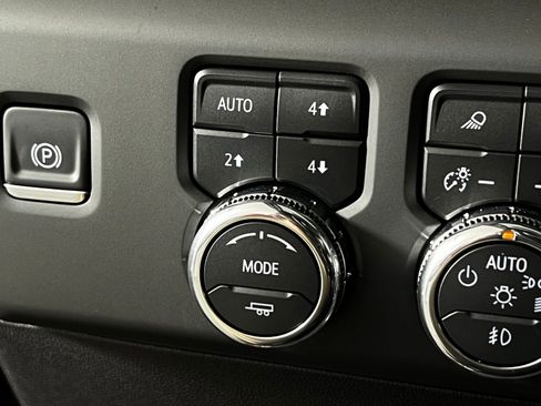 Used 2025 GMC Sierra 2500 AT4X AWD/4WD image 21