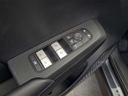 New 2025 Mitsubishi Outlander SE image 9