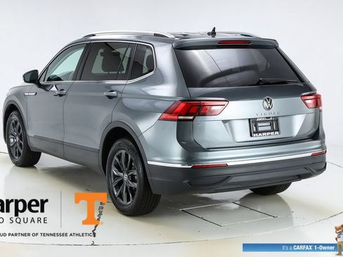 Used 2024 Volkswagen Tiguan SE w/ Panoramic Sunroof Package FWD image 7