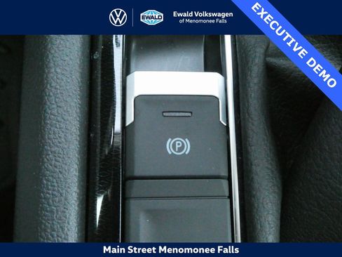 Used 2025 Volkswagen Taos SE image 19