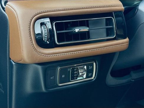 Used 2022 Lincoln Aviator Reserve w/ Equipment Group 201A image 10