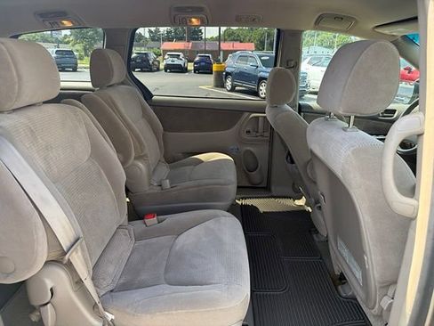 Used 2008 Toyota Sienna LE FWD image 11