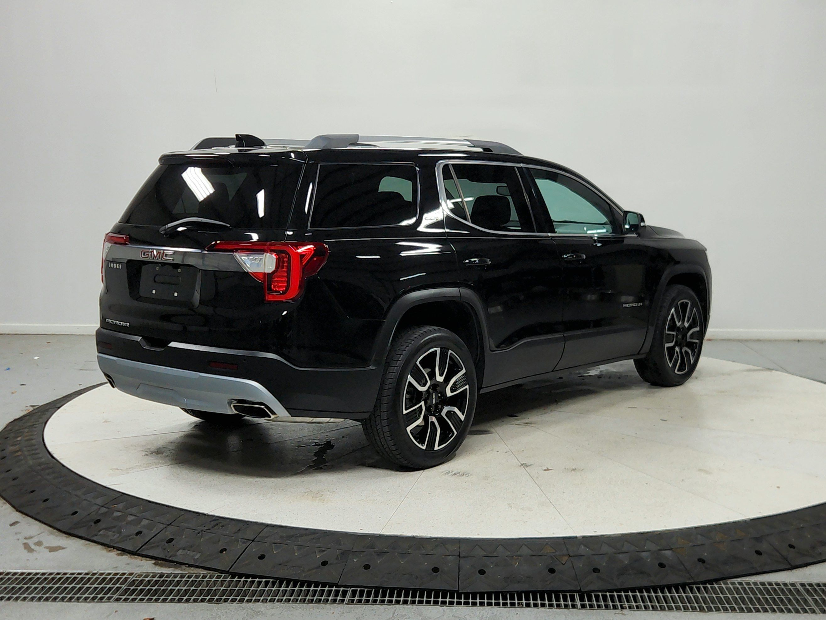 Used 2020 GMC Acadia SLT w/ LPO, Black Accent Package FWD image 8