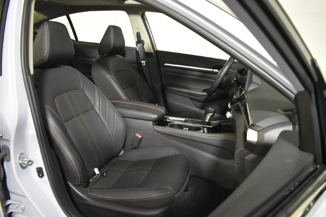 Certified 2024 Nissan Altima 2.0 SR FWD image 35