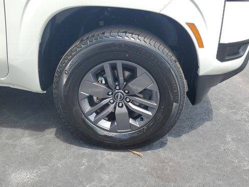New 2025 Nissan Frontier SV image 4