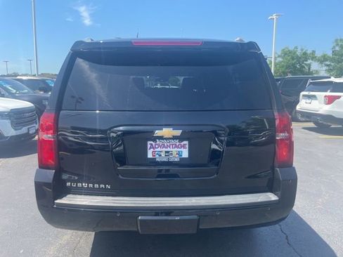 Used 2019 Chevrolet Suburban LT w/ Luxury Package AWD/4WD image 3