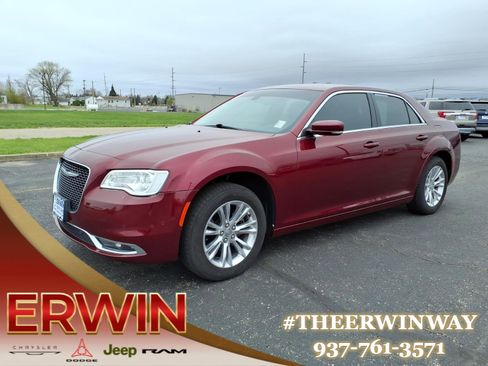 Used 2017 Chrysler 300 Limited w/ 300 Premium Group image 3