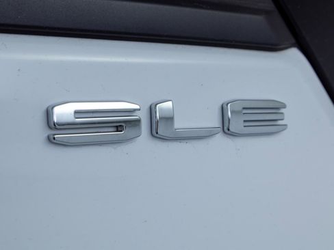 Used 2022 GMC Terrain SLE w/ Driver Convenience Package FWD image 31