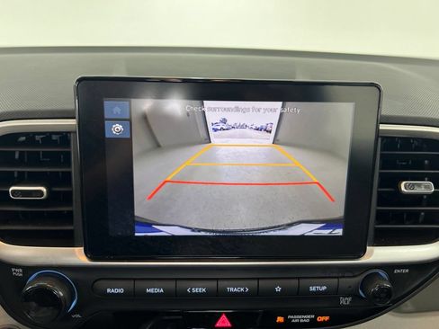 Used 2025 Hyundai Venue SEL FWD image 13