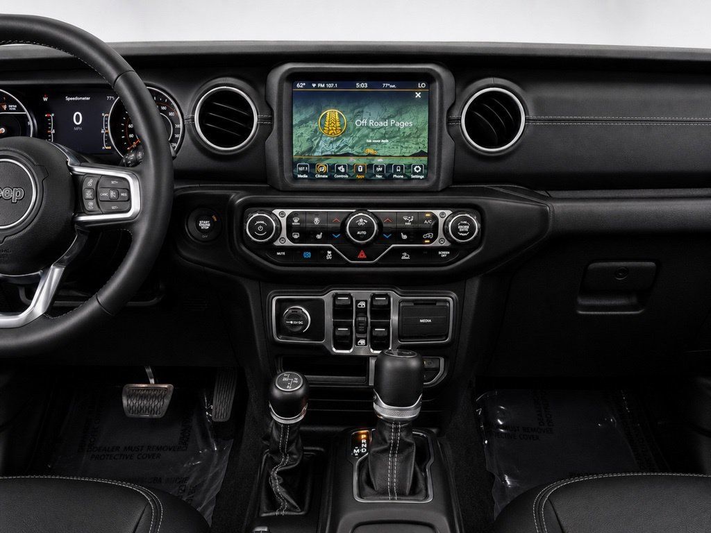 Used 2023 Jeep Wrangler Unlimited Sahara w/ Cold Weather Group AWD/4WD image 28