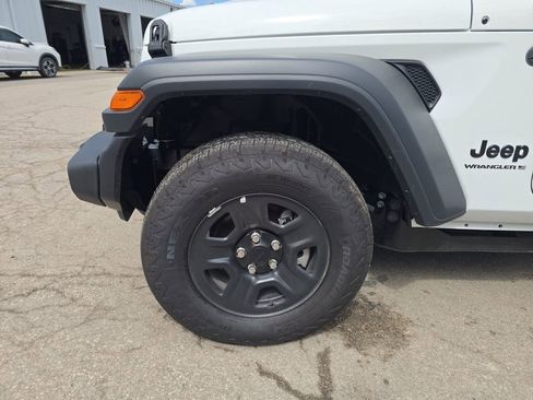 New 2026 Jeep Grand Cherokee Altitude AWD/4WD image 8