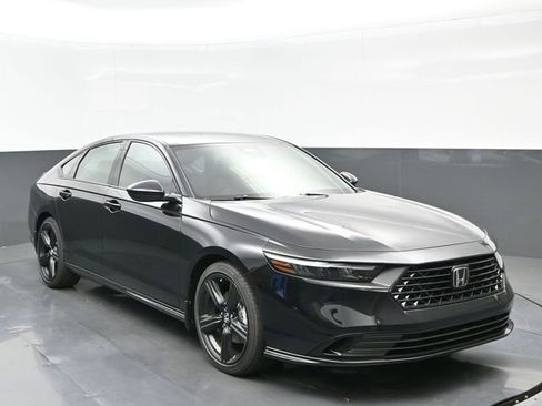 Used 2025 Honda Accord Sport image 8