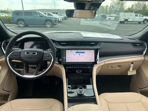 New 2026 Jeep Grand Cherokee L Limited image 9