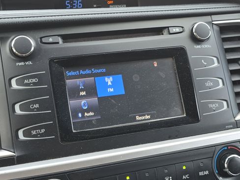 Used 2018 Toyota Highlander LE FWD image 22