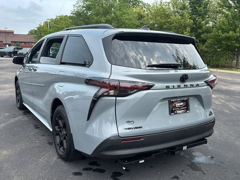 Used 2026 Toyota Sienna XLE Woodland Edition AWD/4WD image 14