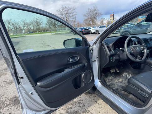 Used 2022 Honda HR-V EX-L image 9