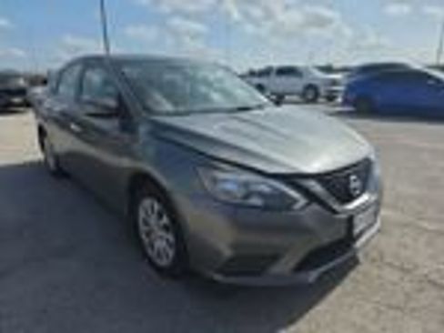 Used 2019 Nissan Sentra SV FWD image 2