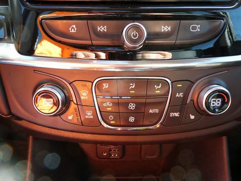 Used 2021 Chevrolet Traverse RS image 29