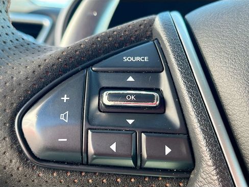 Used 2022 Nissan Maxima SR w/ Sport Mat Group FWD image 10