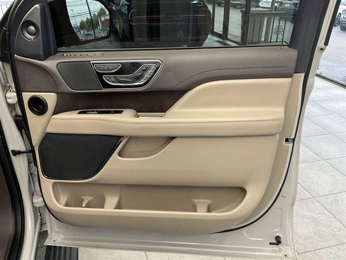 Used 2023 Lincoln Navigator Reserve AWD/4WD image 13