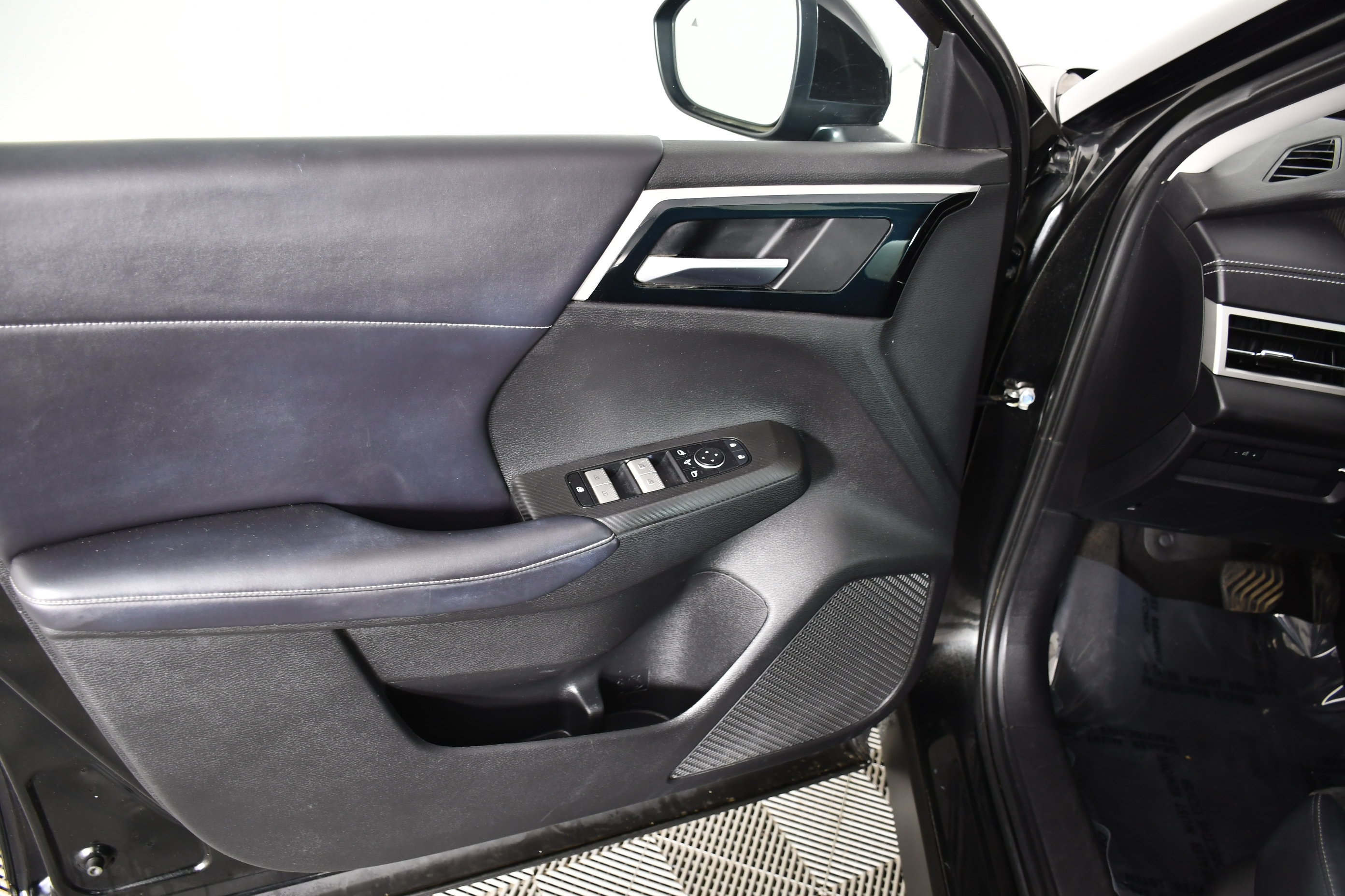 Used 2023 Mitsubishi Outlander SE AWD/4WD image 32